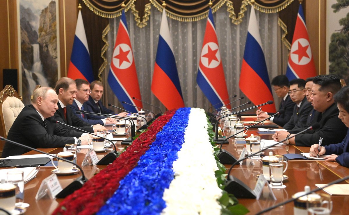 DoloresdelVal16's tweet photo. @aapayes Rusia🇷🇺dice que tiene la intención de continuar desarrollando relaciones con Corea del Norte🇰🇵y que "nadie puede detenernos".
https://t.co/bfJAjsrCWw
@SomosRMNoticias @ActualidadRT @teleSURtv @g1 @CancilleriaVE @_MariaZakharova @VTVcanal8 @rianru @_AfricanUnion @XHNews #NYTime https://t.co/TGMwQMTt1R