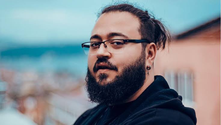 Fpcom_tr's tweet photo. Jahrein, Twitch'in 5 ve 50 milyon saat izlenen yayıncılara verdiği Bleed Purple heykellerinin gümrüğe takıldığını ve bu ödülleri alabilmek için ödeme yapması gerektiğini açıkladı.
#jahrein #twitch #hours #bleedpurple #gumruk #kick #dlive #nimo #nonolive https://t.co/PEBZ07Ss9c