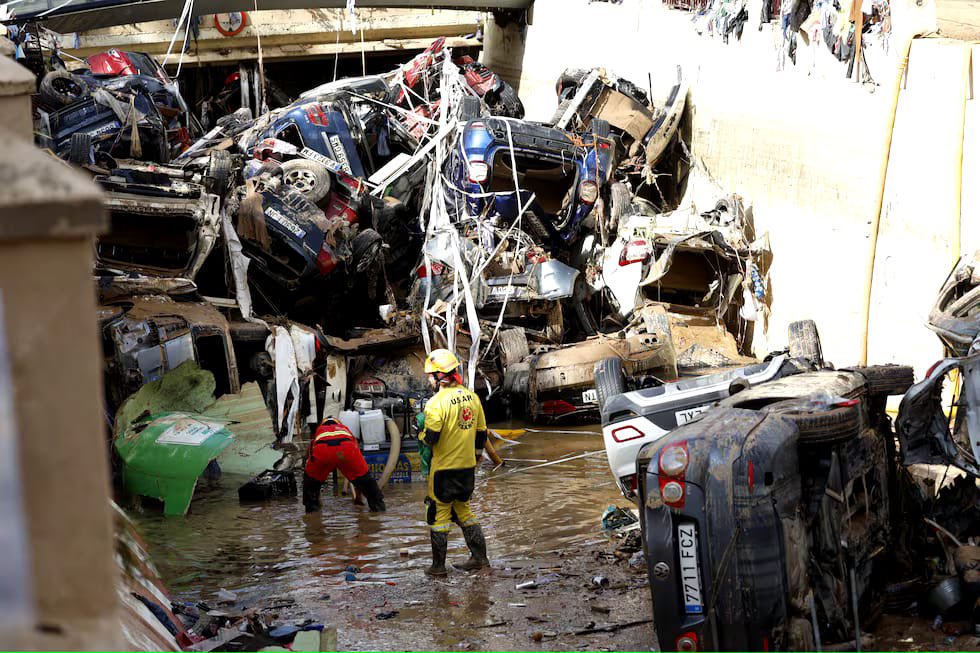 David_Alfafar's tweet photo. Túnel de  Reyes católicos. ALFAFAR, la imagen de la devastación y la muerte,…Lloro por mis amigos, por mis vecinos, por mi tierra… https://t.co/2m24EFnOPv