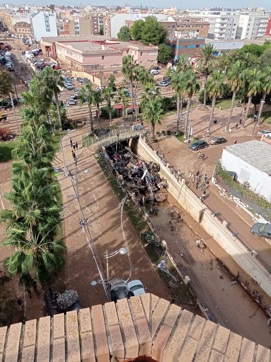 David_Alfafar's tweet photo. Túnel de  Reyes católicos. ALFAFAR, la imagen de la devastación y la muerte,…Lloro por mis amigos, por mis vecinos, por mi tierra… https://t.co/2m24EFnOPv