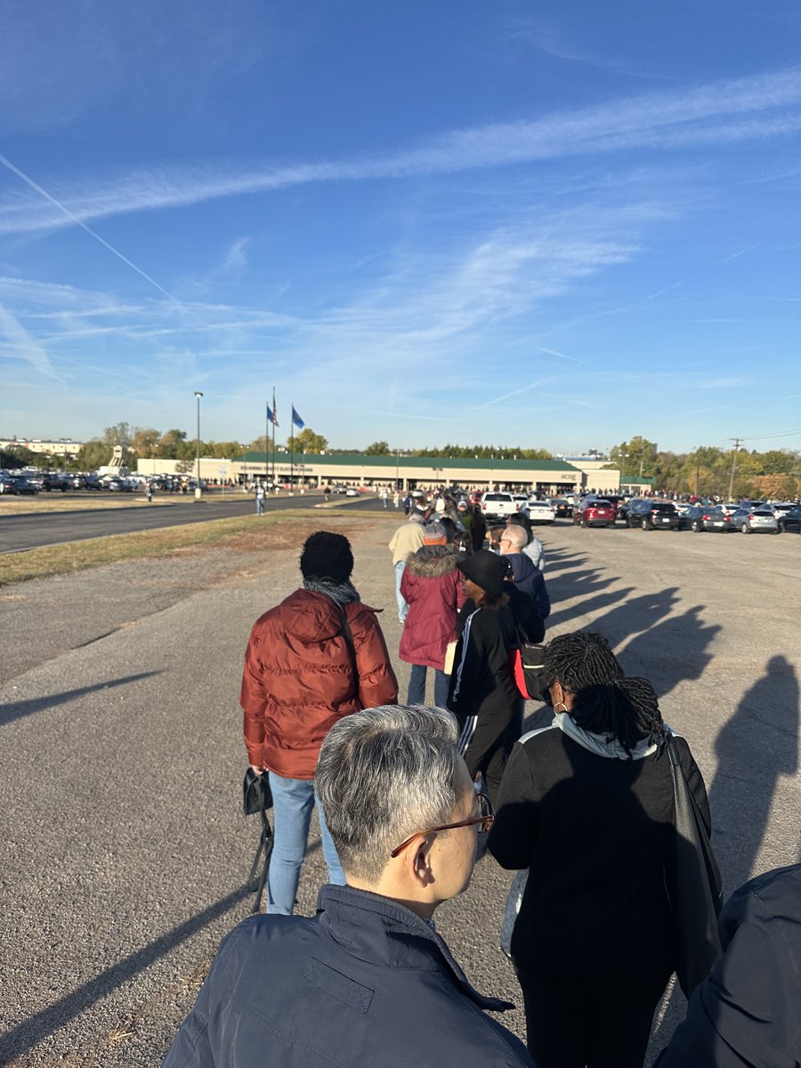robgreenleaf's tweet photo. The line looks long but it’s moving fast. Make sure to vote #OKC and vote early if you can! https://t.co/kqUdvNeASd