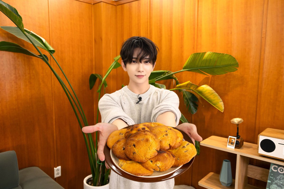 shuasmedia's tweet photo. really love it when joshua proudly shows the finished products of his hobbies 🥹🤍 https://t.co/OmUCN0MZDB