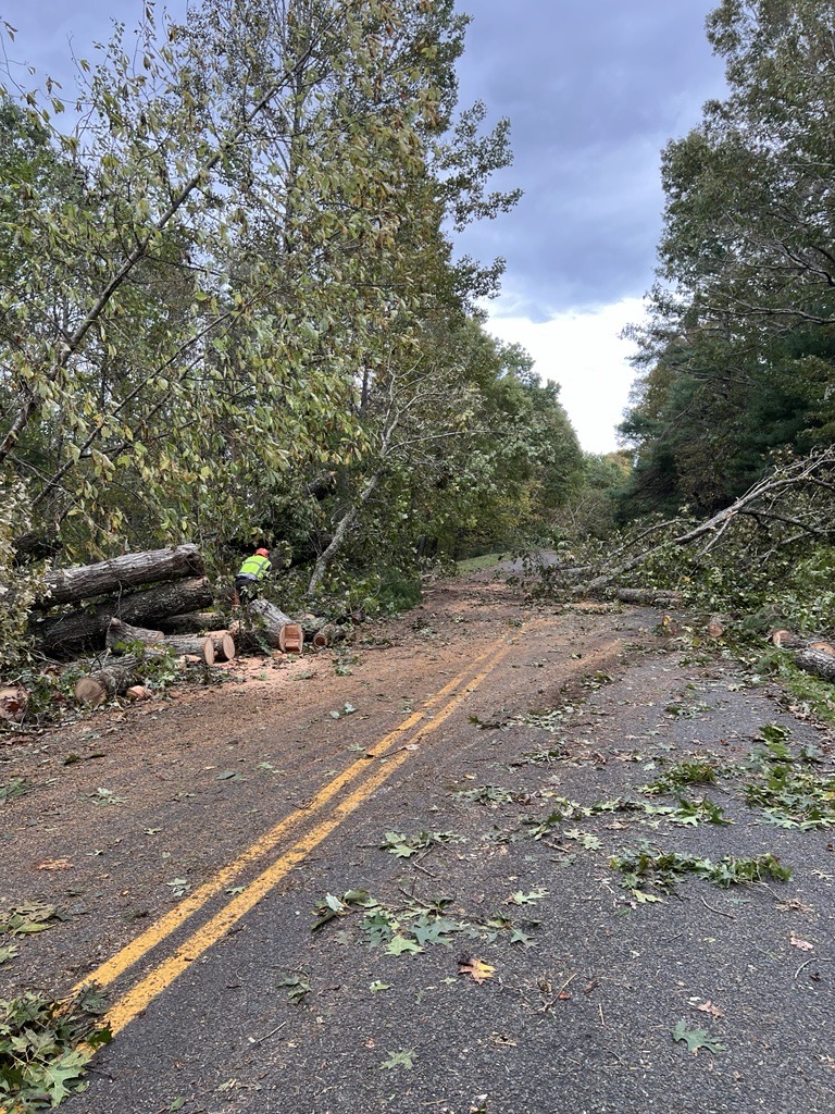 Today, Nov. 1, the Parkway has opened an additional 17 miles in Virginia and six in North Carolina!

VA: MP 201 to MP 217.3 - near Fancy Gap to NC Route 18.

NC: MP 405.5 to MP 411.8 - from NC Route 151 to NC Route 276.

Read both news releases below⬇️
nps.gov/blri/learn/new…