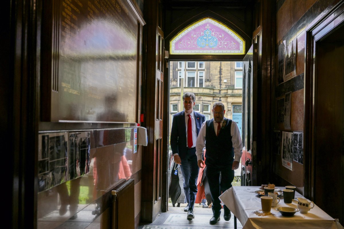 Ed Miliband tweet media