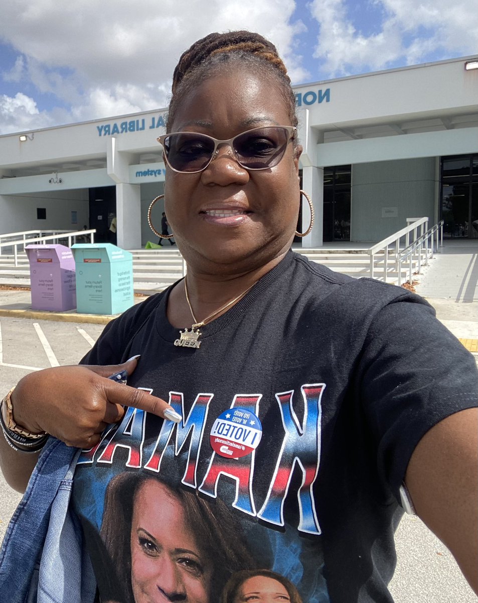 SybrinaFulton's tweet photo. Have you cast your ballot yet?? #GoVoteTODAY #LetYourVoteCount
I love my tshirt 💙💙✌🏽👑#DoYourPart https://t.co/9GX2EInovr