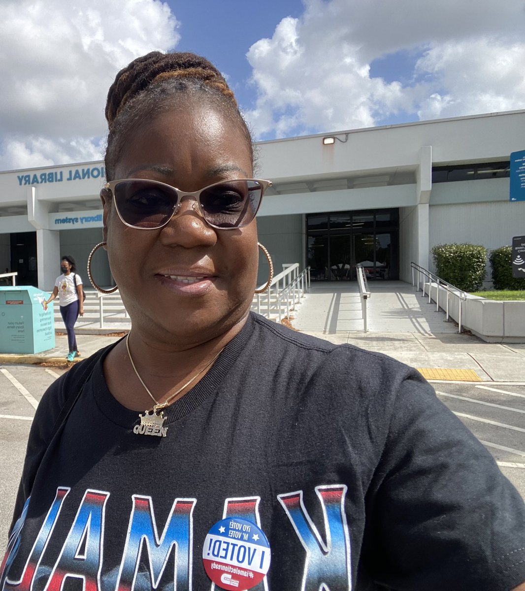 SybrinaFulton's tweet photo. Have you cast your ballot yet?? #GoVoteTODAY #LetYourVoteCount
I love my tshirt 💙💙✌🏽👑#DoYourPart https://t.co/9GX2EInovr