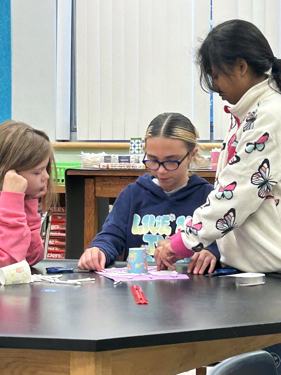 jangr6's tweet image. STEM CHALLENGES. #sciencerocks
#spoofhoundpride