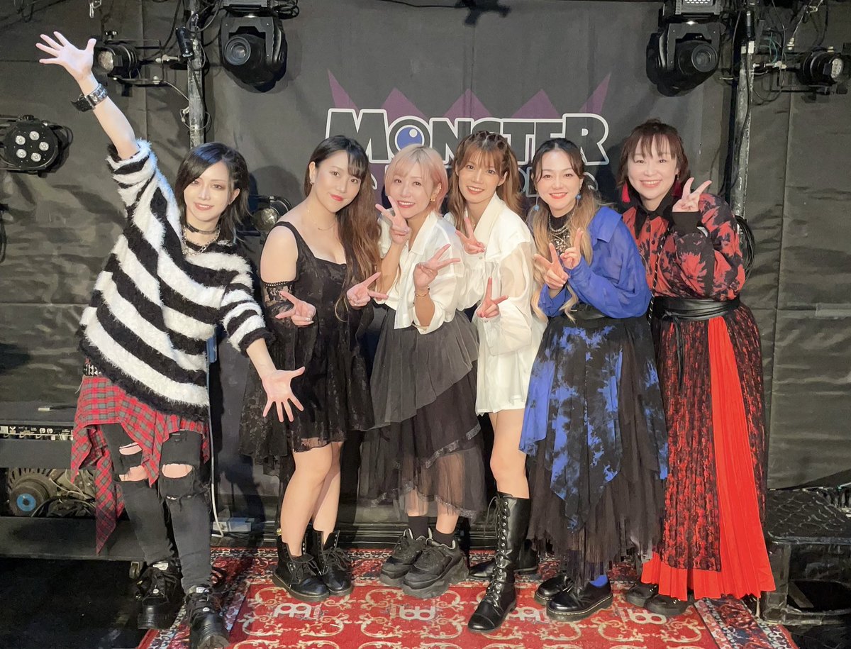 DelightStyle_24's tweet photo. モンパレ Vol.71にお越し頂いた皆様、配信で見てくれた皆様ありがとうございました!!😆
今日もめちゃくちゃ楽しいライブ、そして現場でした✨
♪セトリ
1 愛☆Promise
2 My Mythology
3 Life is a Labyrinth
4 ωラビリンス〜ohπr2の法則
次回 #デラスタ Liveは11/9(土)です😊
待ってます♡ https://t.co/RvFWBmYMnA