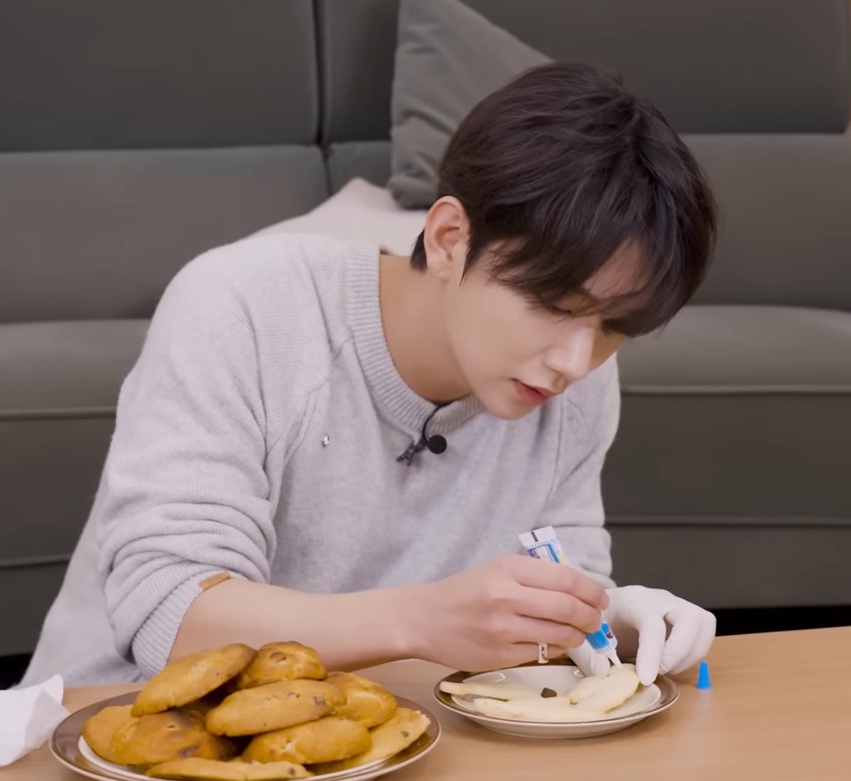 씨나모가 자기 시그니쳐(같은거)라고했을때 약간 감동받음
그동안 모롤이랑 슈아사진 같이 트윗하면서 아이거이래도되나..했던 세월들이 생각나면서. 인생의 복선회수를 보는기분이다