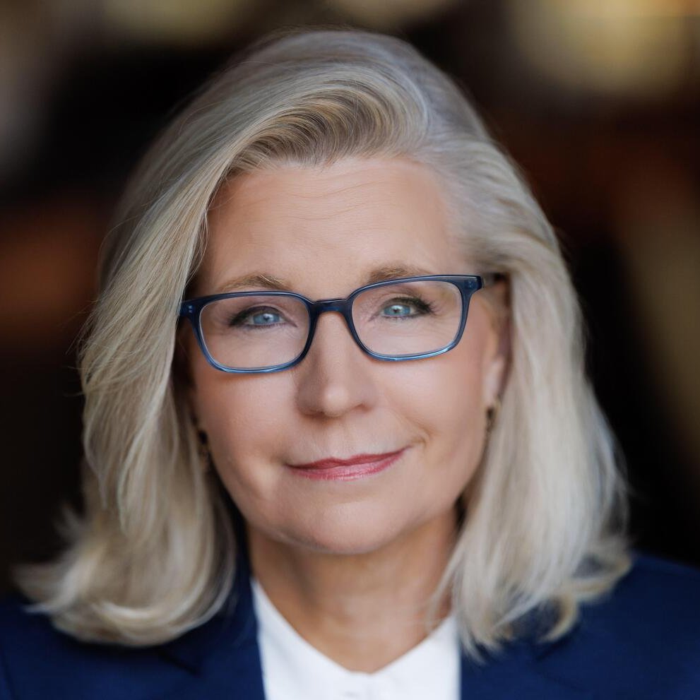 The real #Garbage is Donald Trump threatening Liz Cheney's life #1A   

Drop a 💙 for <a href="/Liz_Cheney/">Liz Cheney</a>! #Womenwillnotbesilenced #VoteKamala