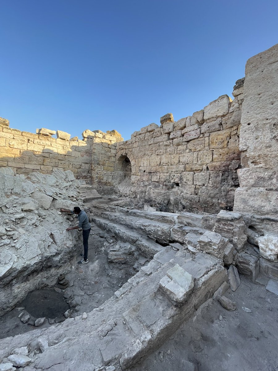 6 m.lik toprak tabakasının ardından hamam zemini artık görünür hale geldi. #geleceğemiras