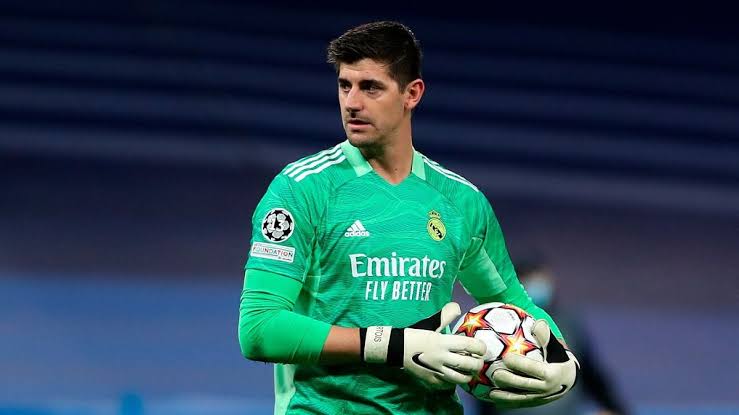 SpiritOfRM's tweet photo. 🚨 𝐁𝐑𝐄𝐀𝐊𝐈𝐍𝐆: Thibaut Courtois, back on the pitch after muscle injury suffered 10 days ago!

#ThibautCourtois #RealMadrid #Injury #SpiritofRM #FabrizioRomano https://t.co/tuPXr1Apm0