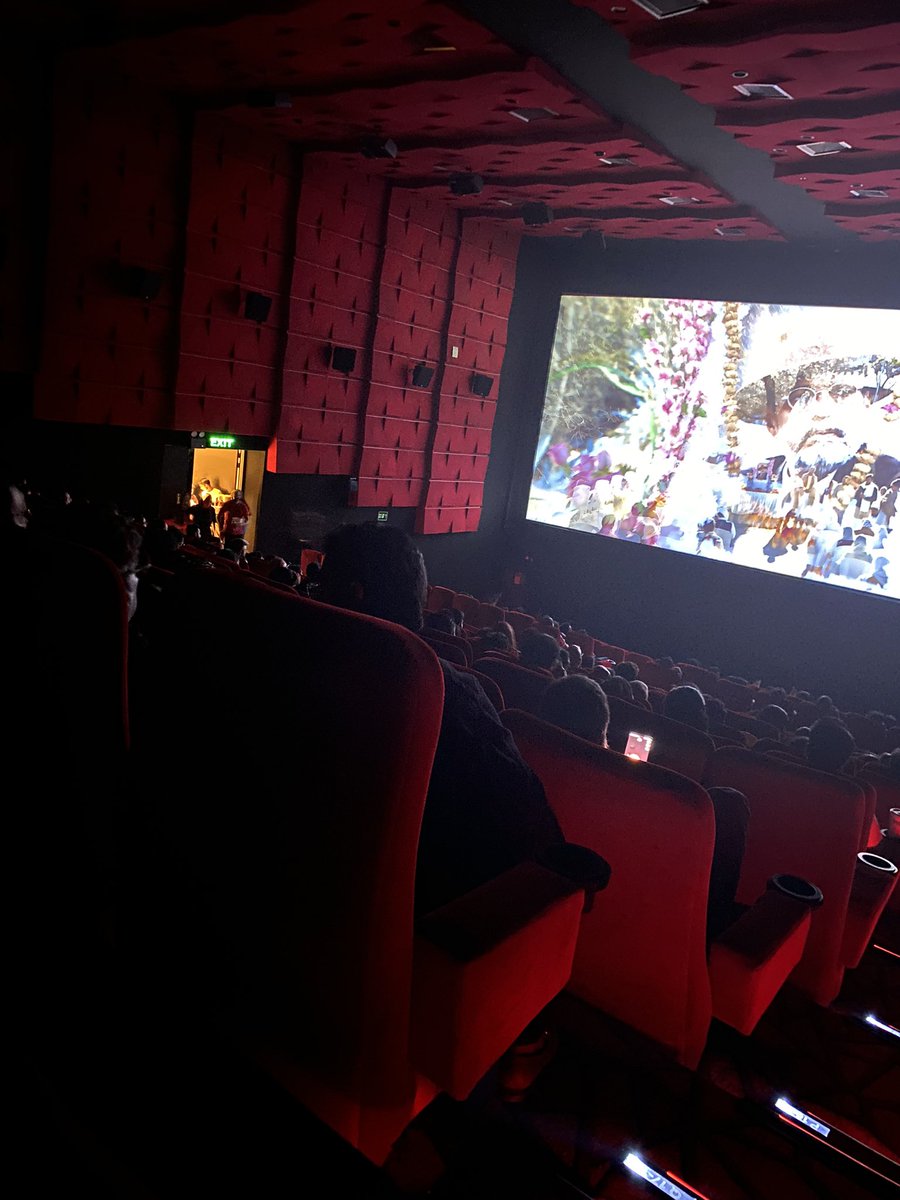 StanningKartik's tweet photo. HOUSEFULL 🥹❤️🤙🏻

#KartikAaryan #BhoolBhulaiyaa3 
#VidyaBalan #MadhuriDixit #TriptiiDimri https://t.co/e1YcUsYBkg