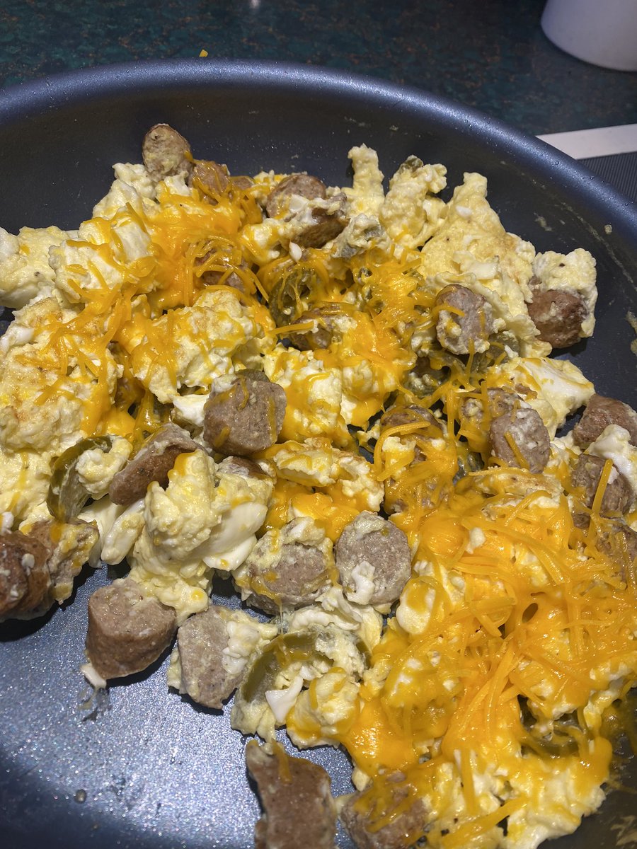 CFUnaStamus's tweet image. SUPER simple Friday fuel! 

#eatrealfood #fuelthemachine #proteins #eggs #healthycarbs #sausage #turkey #healthyhabitschallenge #cfusnutrition #baseofthepyramid #cantouttrainabaddiet #absaremadeinthekitchen #morethanjustagym #crossfitunastamus #unastamusfitness