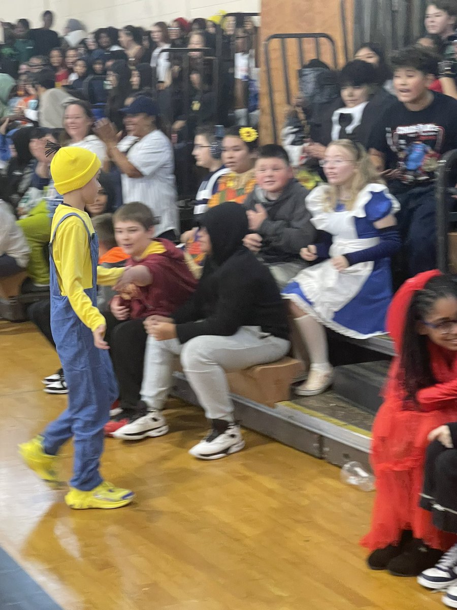 msmacgr's tweet photo. 6th grade! First Pep Rally- 1st MP
#grmsknights https://t.co/Ca7vZ8LOY5