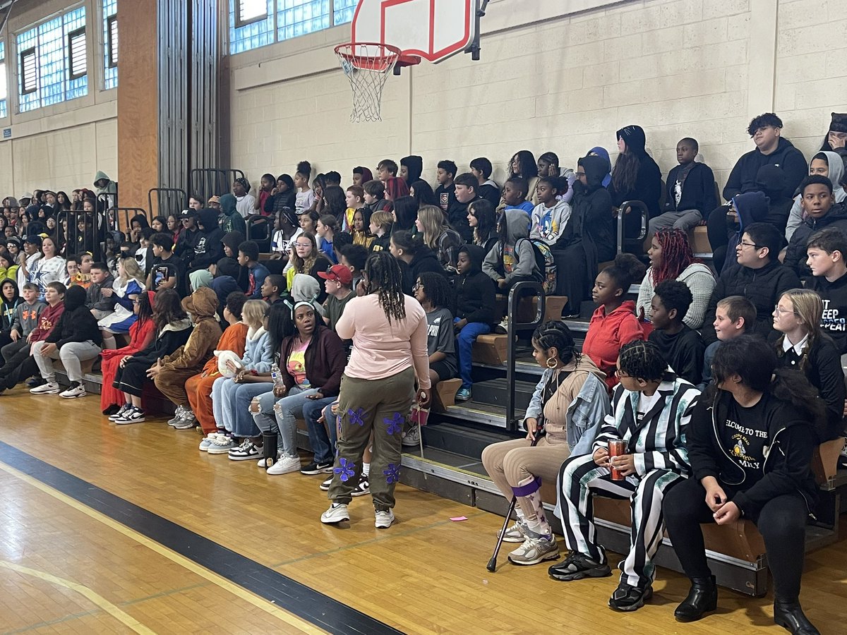 msmacgr's tweet photo. 6th grade! First Pep Rally- 1st MP
#grmsknights https://t.co/Ca7vZ8LOY5