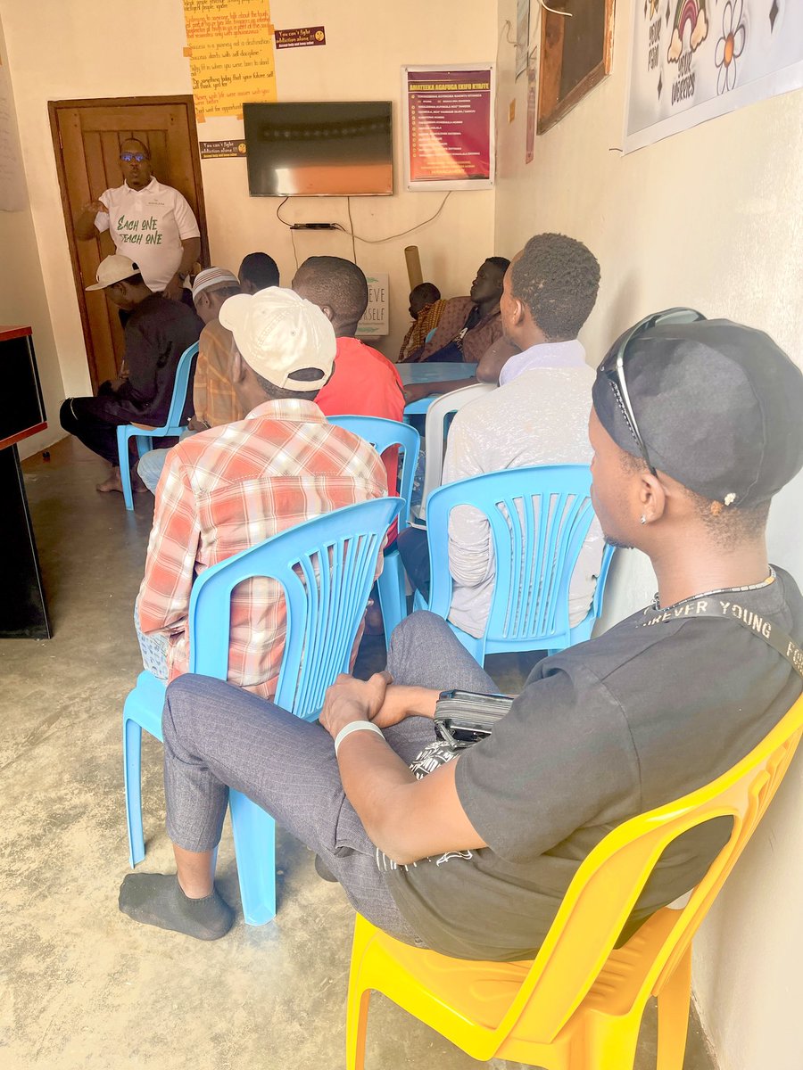 adaam_uganda's tweet photo. Talking to the ghetto youth in Mutongo today about substance Use disorders at the sober center https://t.co/IEr0nsQKPG