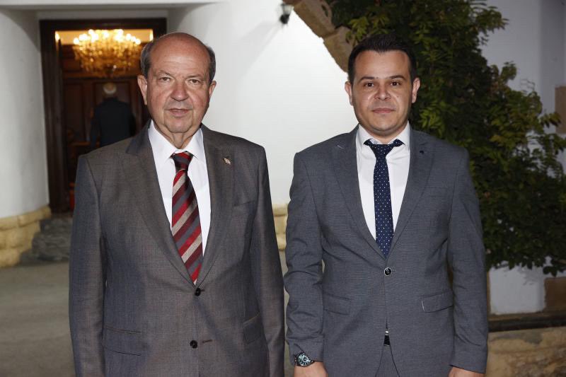 Cumhurbaşkanlığı bünyesinde oluşturulan Halk Konseyi’nin bilgilendirme ve istişare toplantısı, Cumhurbaşkanımız Ersin Tatar’ın başkanlığında gerçekleşti.
 
Cumhurbaşkanımız, iki devletli çözüm politikası ve New York’ta gerçekleştirdiği gayrı resmî 3’lü yemek hk bilgiler paylaştı.