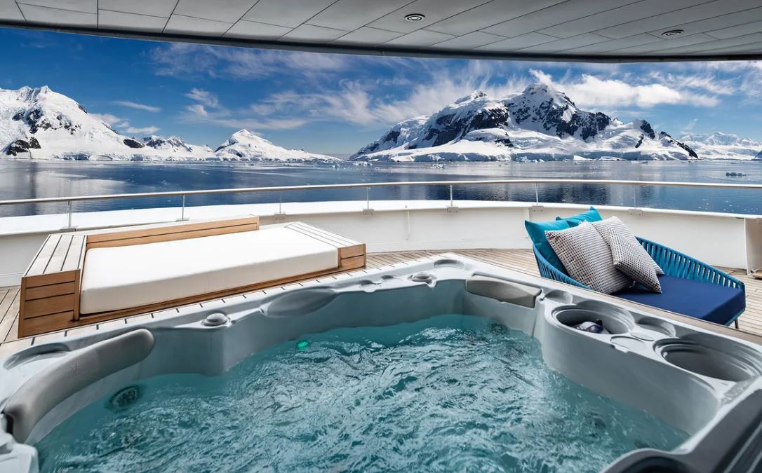 RoyaleOceanic's tweet photo. 👀 Mega Yacht for Charter *168 Meter Mega Yacht charter* 👀🤩 Embark on a private cruise full of wonders on-board one of the world’s largest most luxurious mega yachts. This superyacht has a range of accommodation decks for up to 228 guests in 114 staterooms: 200 in polar regions https://t.co/O9wS7UV8TH