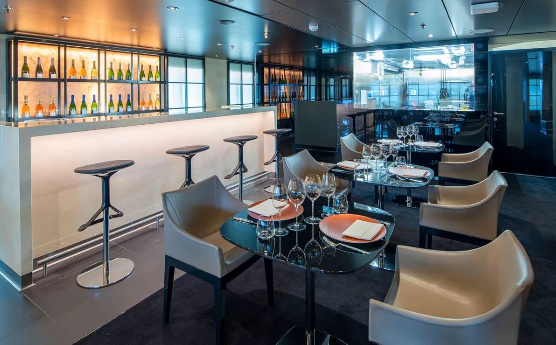 RoyaleOceanic's tweet photo. 👀 Mega Yacht for Charter *168 Meter Mega Yacht charter* 👀🤩 Embark on a private cruise full of wonders on-board one of the world’s largest most luxurious mega yachts. This superyacht has a range of accommodation decks for up to 228 guests in 114 staterooms: 200 in polar regions https://t.co/O9wS7UV8TH