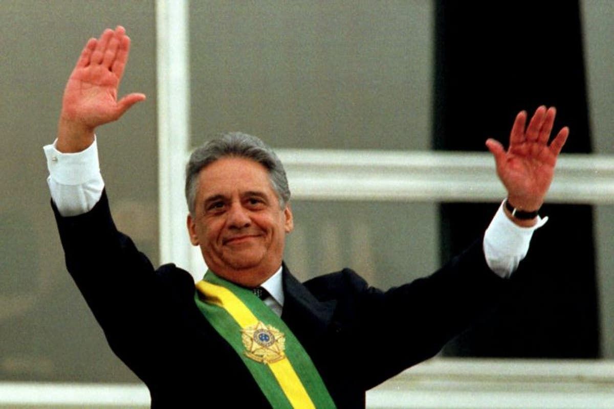 3viaOK's tweet photo. Fernando Henrique Cardoso no sólo fue presidente de Brasil durante los 90 y artifice de la transformación económica del país, sino que también, junto a Enzo Faletto publicaron en 1969 el influyente libro Dependencia y desarrollo en América Latina. Va hilo: https://t.co/tKUuyHR05S