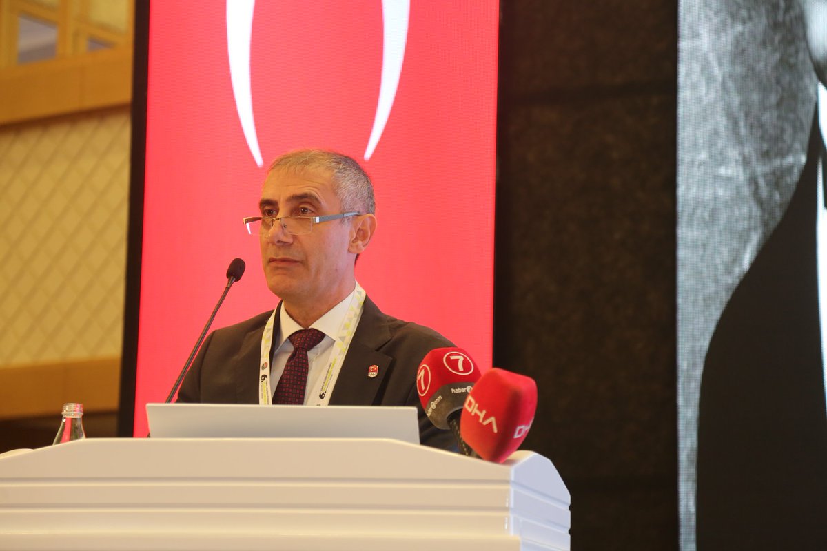 Türkiye Atletizm Federasyonu'nun yeni başkanı Galatasaray  Lisesi'nin 1985 mezunlarından Ahmet Karadağ oldu