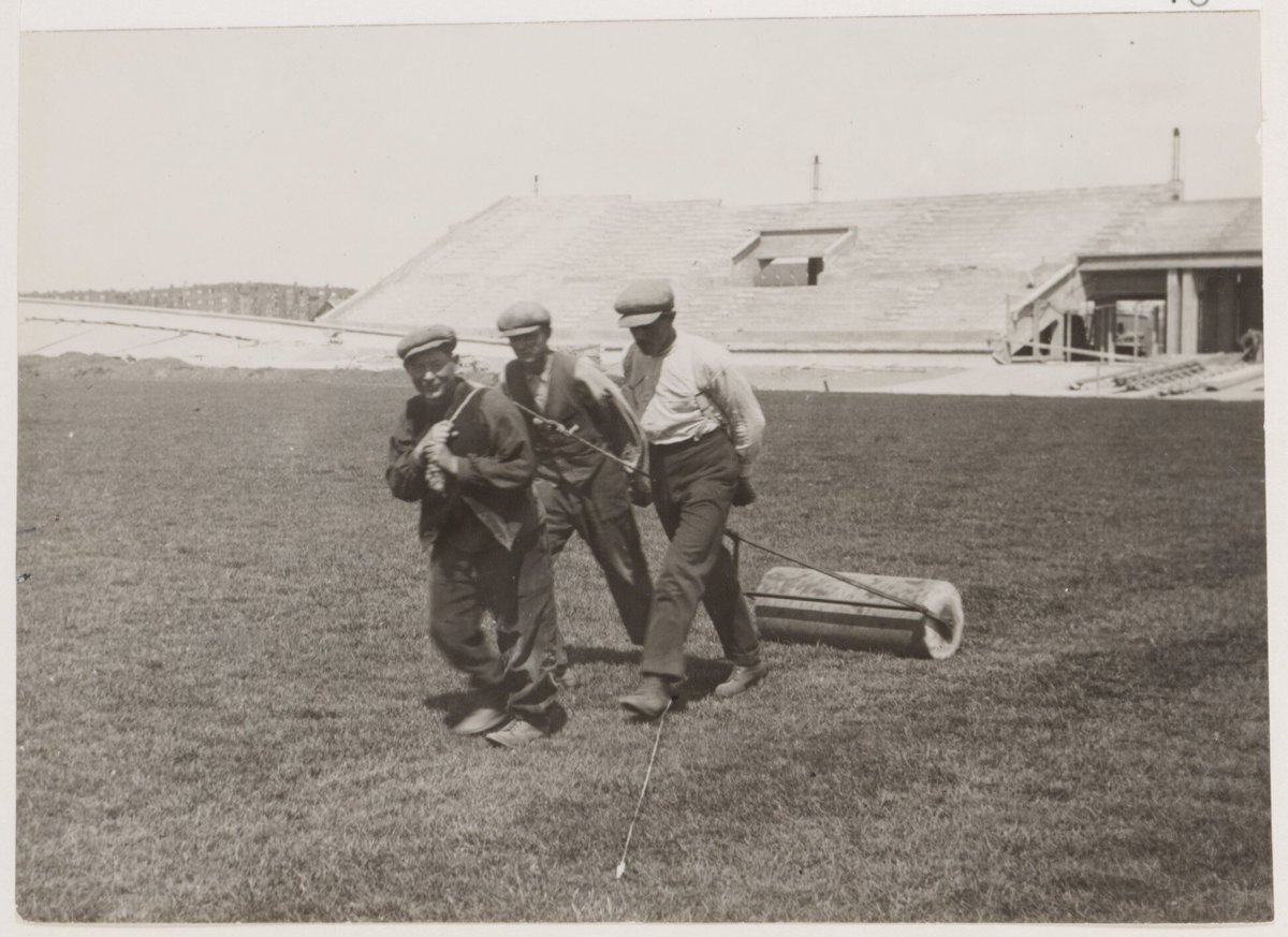 November is de Maand van het Digitaal Erfgoed. Op 8 en 9 november is er in het Olympisch Stadion extra aandacht voor sporterfgoed. Daar kan jij bij zijn, gratis zelfs. 
Verhaal op sportgeschiedenis.nl/nieuw/de-maand…