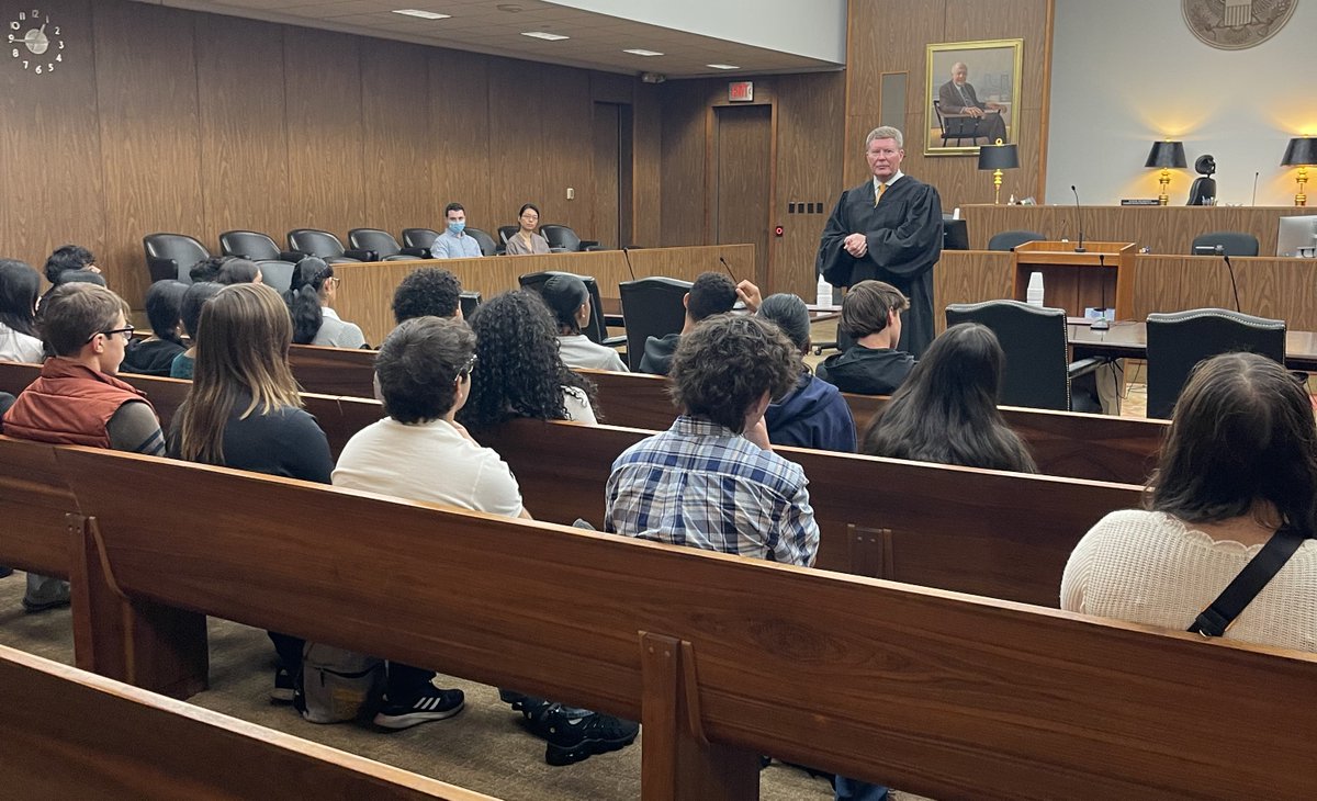 Sophomores, juniors and seniors from South Brunswick (NJ) High School visited our Philadelphia courthouse this week and met with Judge Kearney, Probation Officers, and attorneys preparing for oral argument to learn about careers in law.