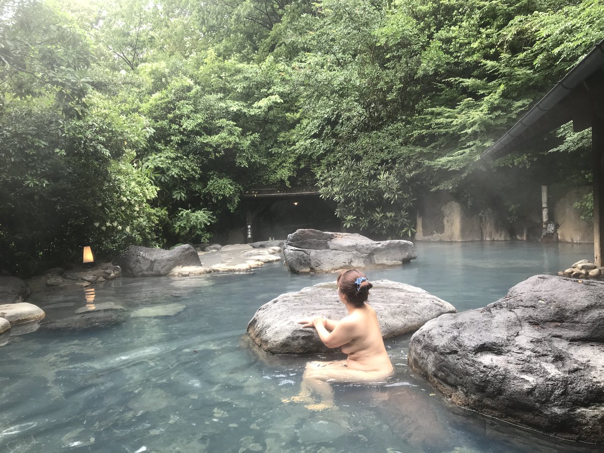 HappyNudist tweet media