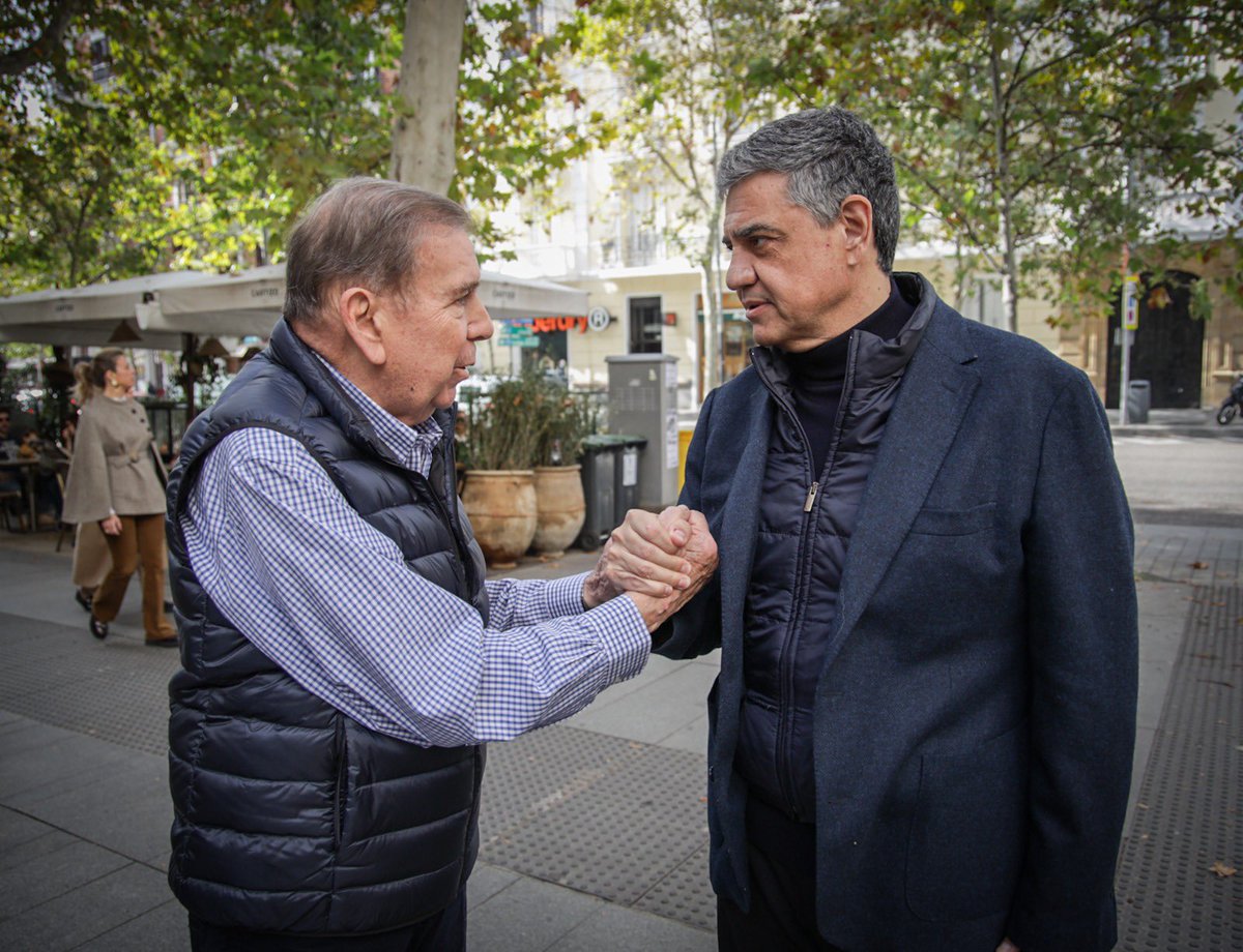 BUENOS AIRES DEL LADO DE LA LIBERTAD 🇻🇪

Me reuní con el presidente electo <a href="/EdmundoGU/">Edmundo González</a>, símbolo de la lucha por la libertad en Venezuela, y cuya reciente victoria electoral es un claro mensaje del pueblo venezolano en contra de la dictadura de Nicolás Maduro. 

Le transmití