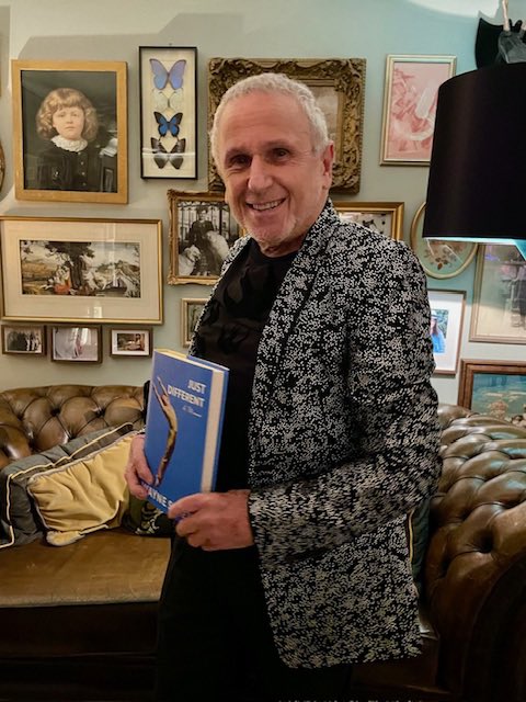VilladiGeggiano's tweet photo. Thrilled to have the ever charming company of @Wayne_Sleep as he celebrates the release of his compelling memoir ’Just Different’ published by @HodderBooks available at  @Waterstones 📖 
#WayneSleep #chiswick #westlondon #BookRelease #AuthorCelebration #BookLaunch  #dancer #actor https://t.co/tU1iO88Rty