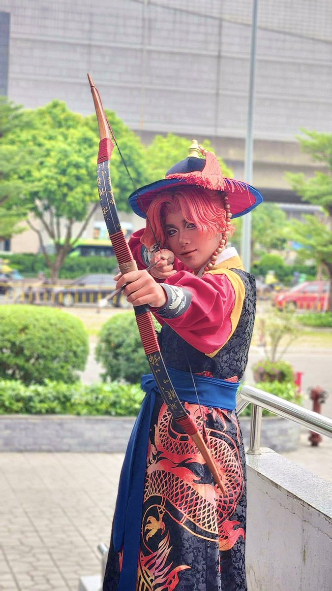 inhThuH5's tweet photo. This skin driving me crazy! 😭🫶🏻 so beautiful!!! 
Fire Spirit by me
Whipped Cream by Pota Hắc
@CookieRunKR @CookieRun @CRKingdomEN 
#cookierunkigdom #cookierunovenbreak #cookie #firespiritcookie #firespirit #whippedcream #boy #cosplayers #cosplay #hanbok https://t.co/is4uGNwzHn