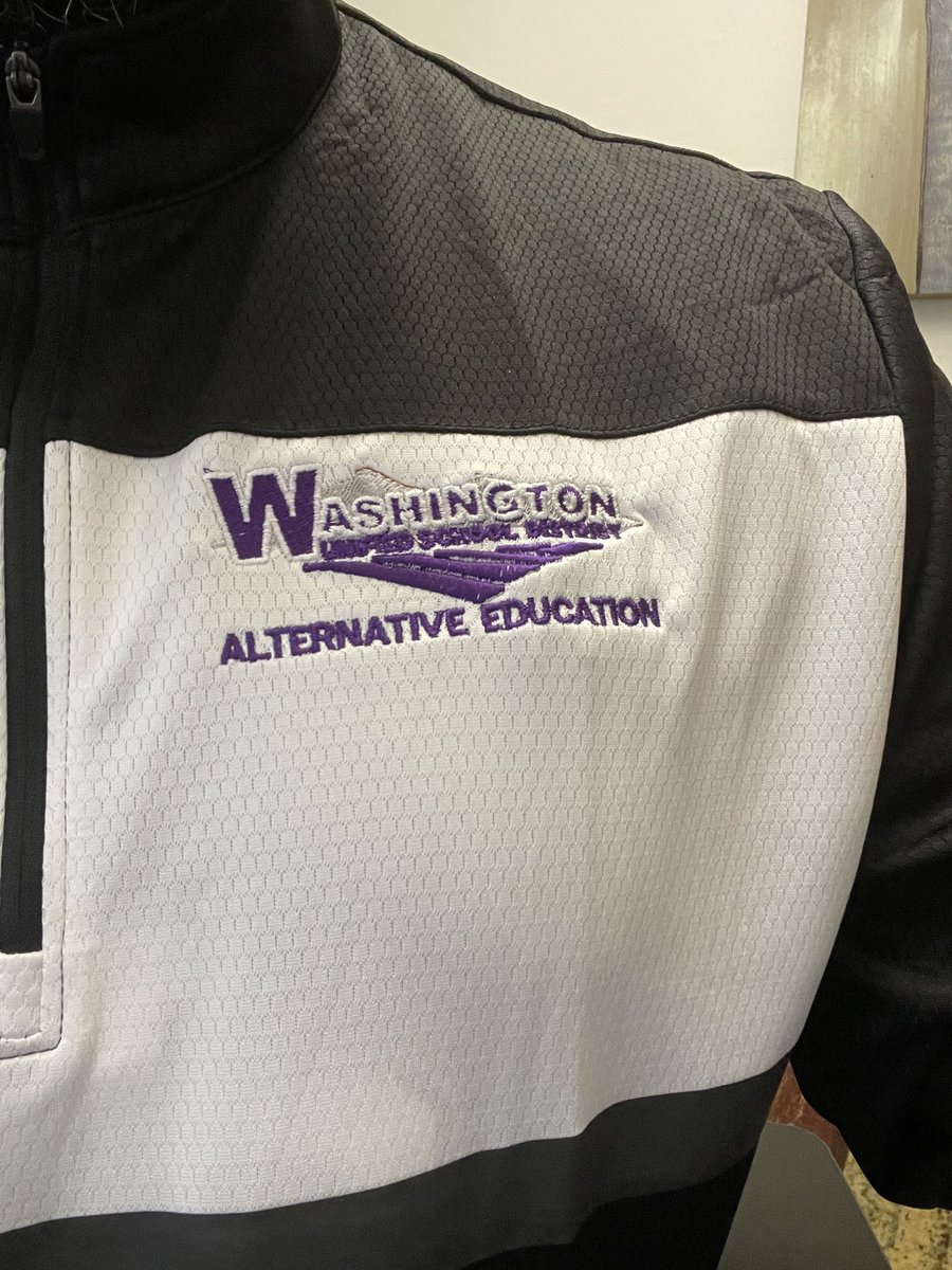 First day with new <a href="/WusdAltEd/">WUSD AltEd</a> gear! Got the long sleeve 1/4 zip in black and white on today. Oh and we are bbqing for lunch!!!! Great Friday has begun. #AltEd