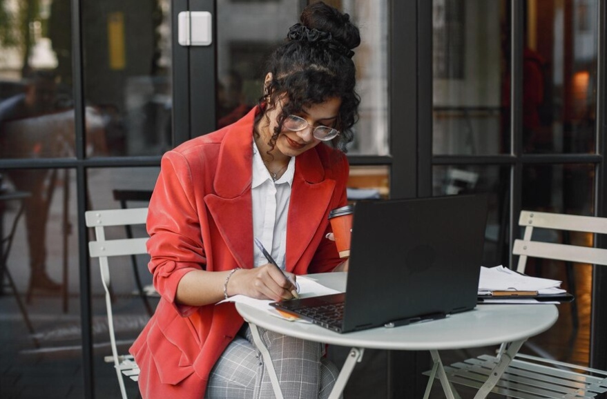 AdsRank's tweet image. Is your Google Ads budget burning out? 😓 Keep your campaigns fresh and avoid ad fatigue with these easy tips! #AdBurnout #GoogleAdsOptimization #DigitalMarketing