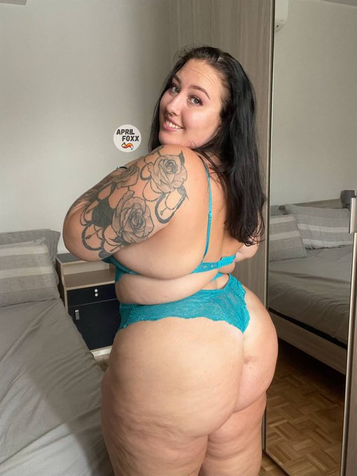 Should we fuck in the mirror ?? https://t.co/iTaoDYNb3q