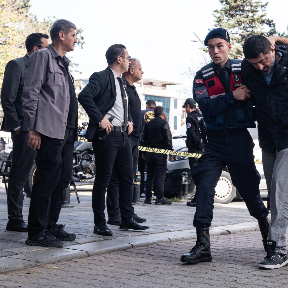 Solcu Gazete (@solcugazetex) on Twitter photo Yenidoğan bebekleri ölüme götüren Yenidoğan Çetesi’ni çökerten Savcı Yavuz Ergin görevinden el çektirildi.
(Halk TV) Yenidoğan bebekleri ölüme götüren Yenidoğan Çetesi’ni çökerten Savcı Yavuz Ergin görevinden el çektirildi.
(Halk TV)