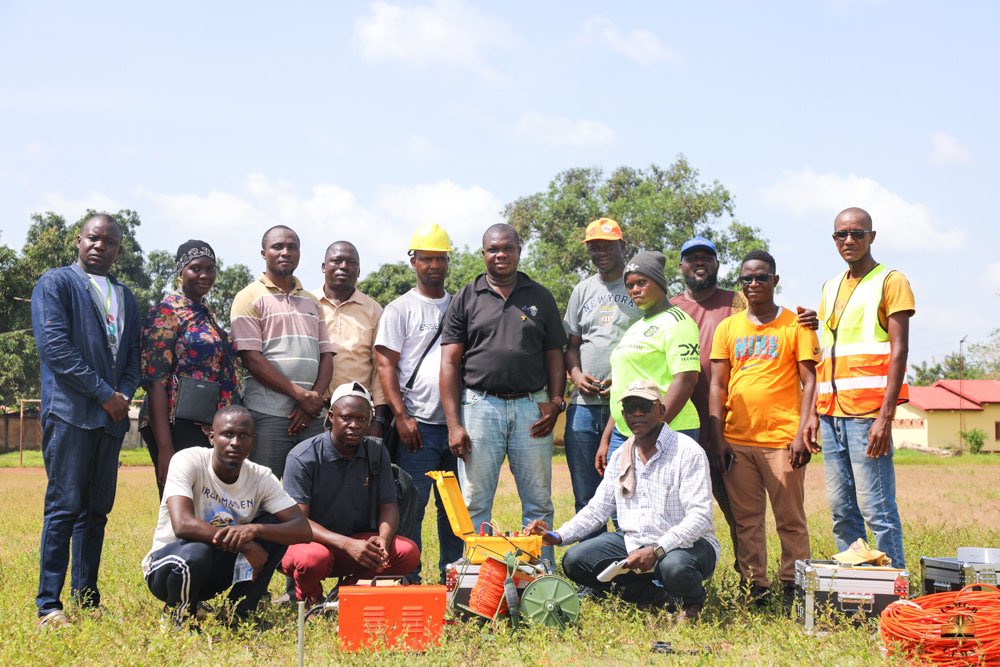 𝐋𝐮𝐧𝐝𝐢 𝟐𝟖 𝐨𝐜𝐭𝐨𝐛𝐫𝐞 𝟐𝟎𝟐𝟒, la Direction Générale de l’Institut a ouvert une session de formation sur l'utilisation de l'appareil de tomographie et de résistivité électrique au sein du Laboratoire de Recherche Appliquée en Géoscience et Environnement.