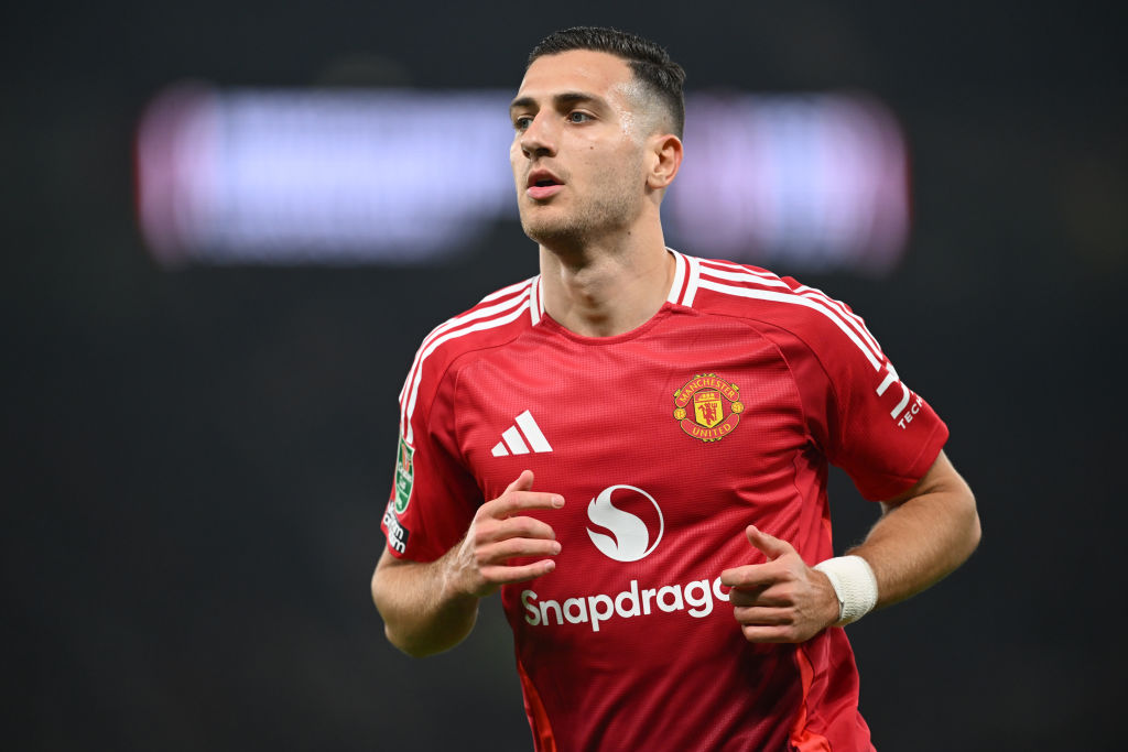 FabrizioRomano's tweet photo. 🔴🇵🇹 Diogo Dalot on Ruben Amorim: "He is a fantastic coach and knows what he wants. He's perfect for this club".

"Very demanding is what i can expect. It's a perfect match for a club like this. He has high standards and I hope it can be a good match", told Sky. https://t.co/MlSxjSGeiD