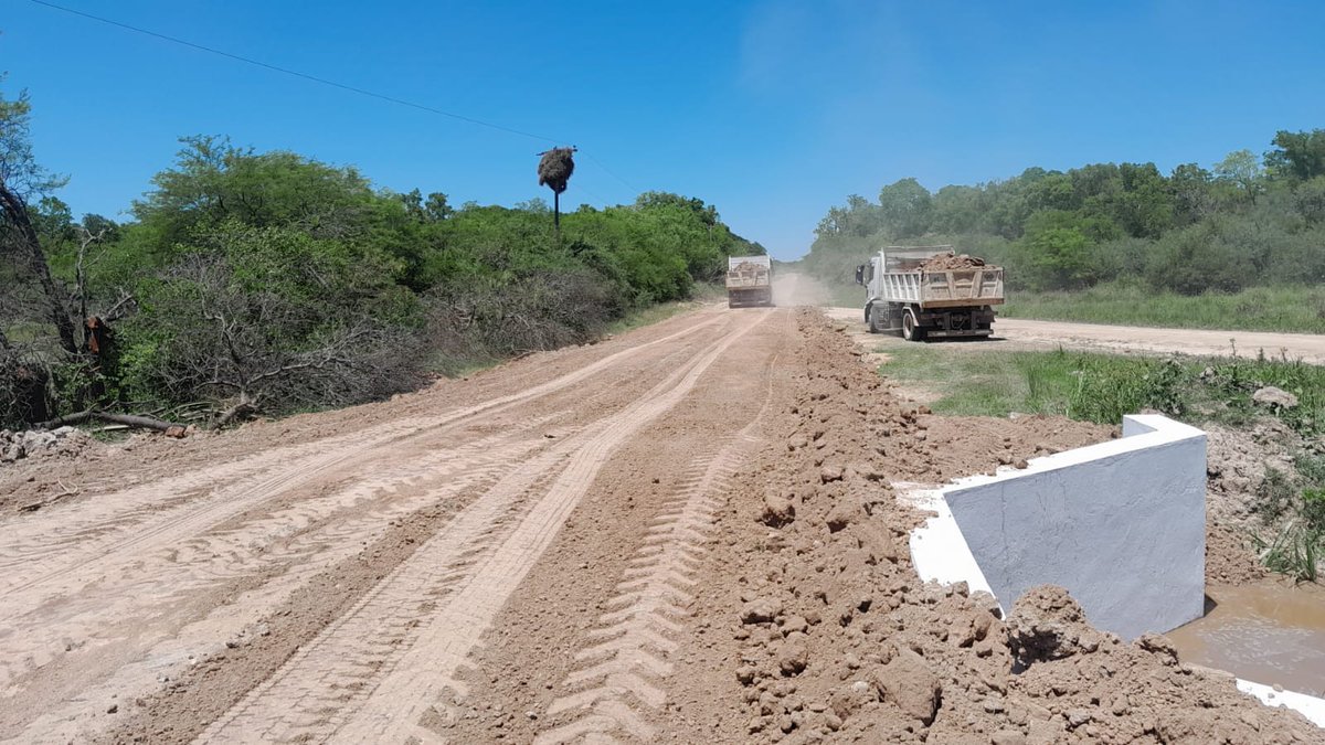 ChacoDvp's tweet photo. Llevamos adelante una serie de tareas de conservación en el interior del Chaco. Se trata de trabajos de limpieza, desmalezado y habilitación de alcantarillas en diferentes rutas provinciales.

"Mejoramos caminos, conectamos personas" https://t.co/jDcjgY7UYo