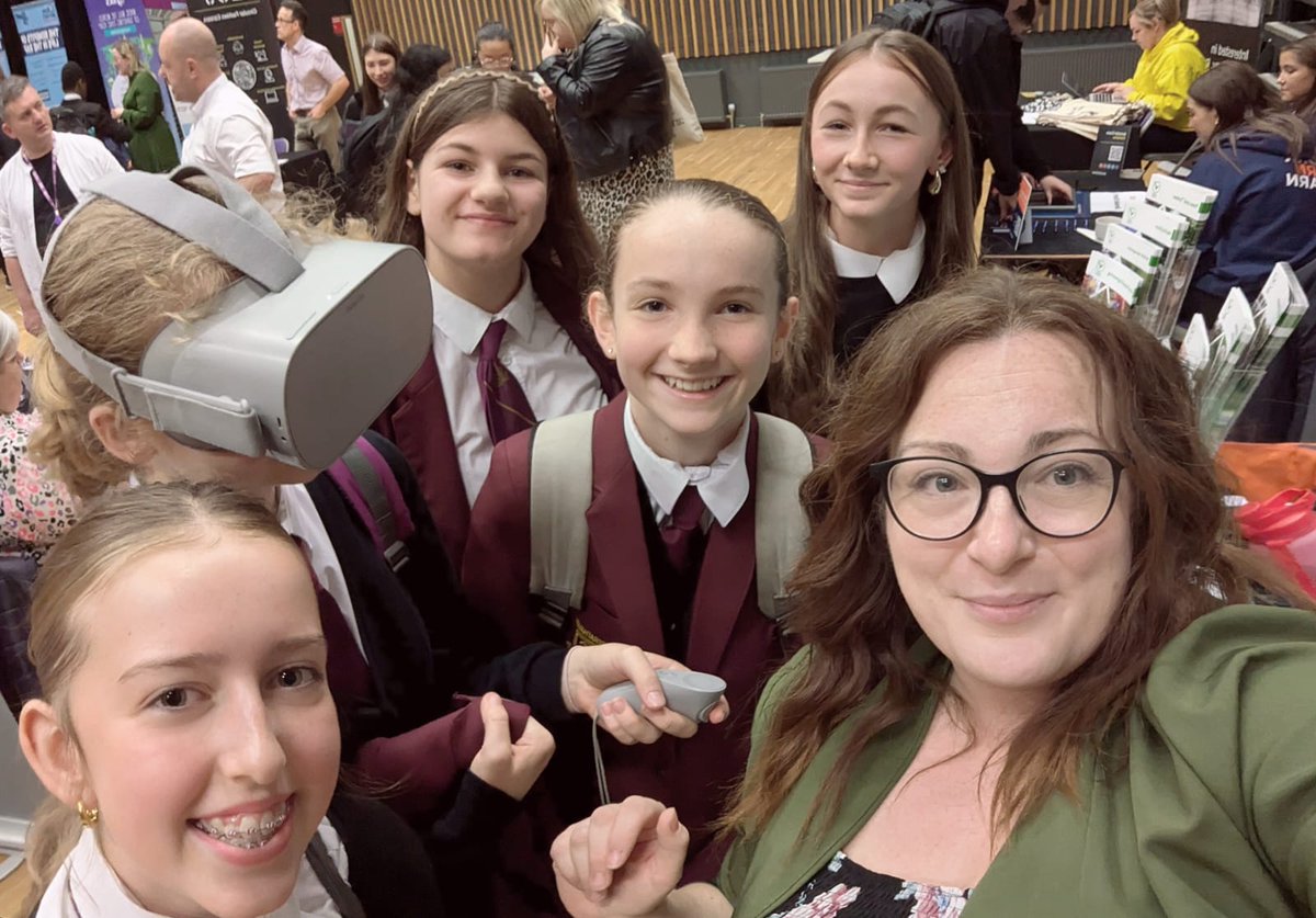 LantraScotland's tweet image. Our Careers and Education Officer Alba is having a cracking time at @dywled Step into #STEM Event at @COGCollege. We love speaking to so many amazing young people and Alba never misses out on a wee #selfie... #STEMCITYOFGLASGOW #NoTwoDaysTheSame #Glasgow