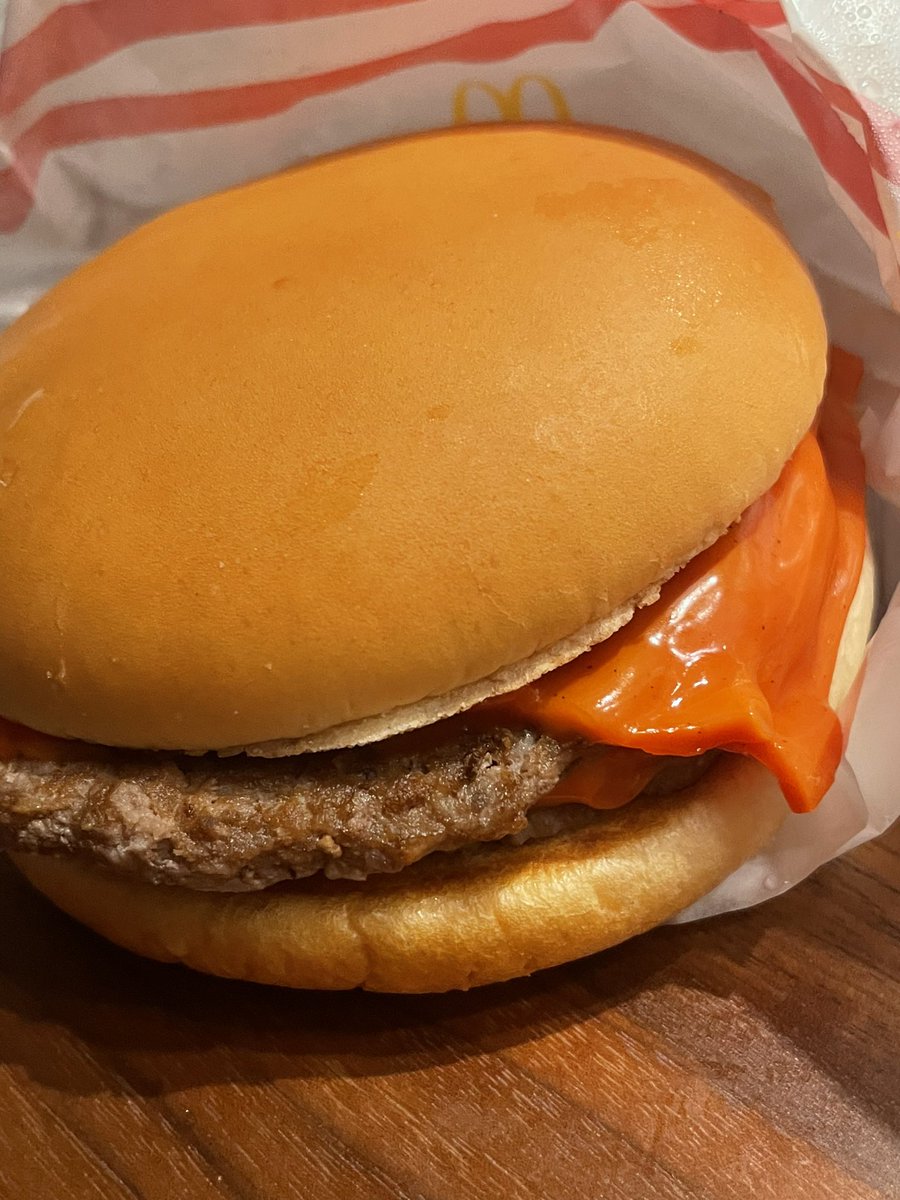 cheesebarber's tweet photo. こちとらまだ生きてんだわ
あぁおいしい　あぁおいしいって https://t.co/pCuaDJbkNF