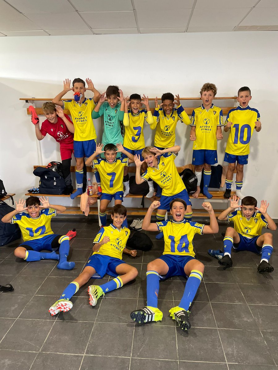 Cadiz_CFCantera's tweet photo. #CanteraCadista 💛💙

😎 Así se empieza un fin de semana, con 𝐠𝐨𝐥𝐞𝐚𝐝𝐚 y 𝐯𝐢𝐜𝐭𝐨𝐫𝐢𝐚 para el Alevín B. https://t.co/OrxwBYGuOw