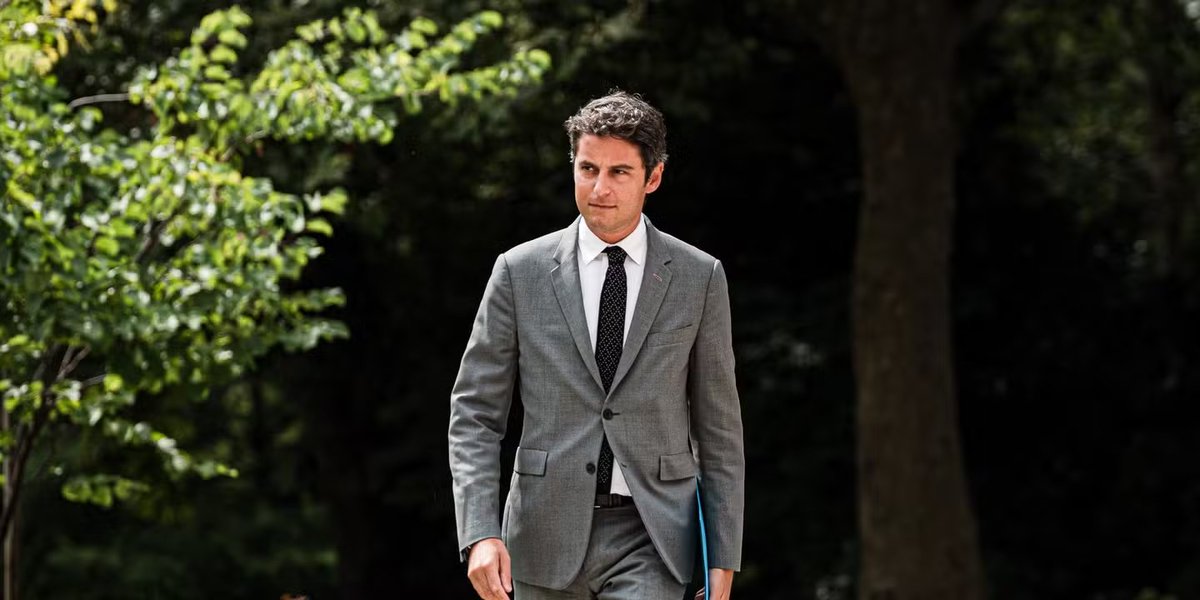 🇫🇷🗞 « J'essaie d'avancer. D'aller de l'avant. »

— “Je crois au sursaut de notre famille politique (...) Je pense qu'il y a encore plus de raisons d'être dans le dépassement politique aujourd'hui qu'il n'y en avait en 2017” assure <a href="/GabrielAttal/">Gabriel Attal</a>.

© Julien Muguet, Le Monde