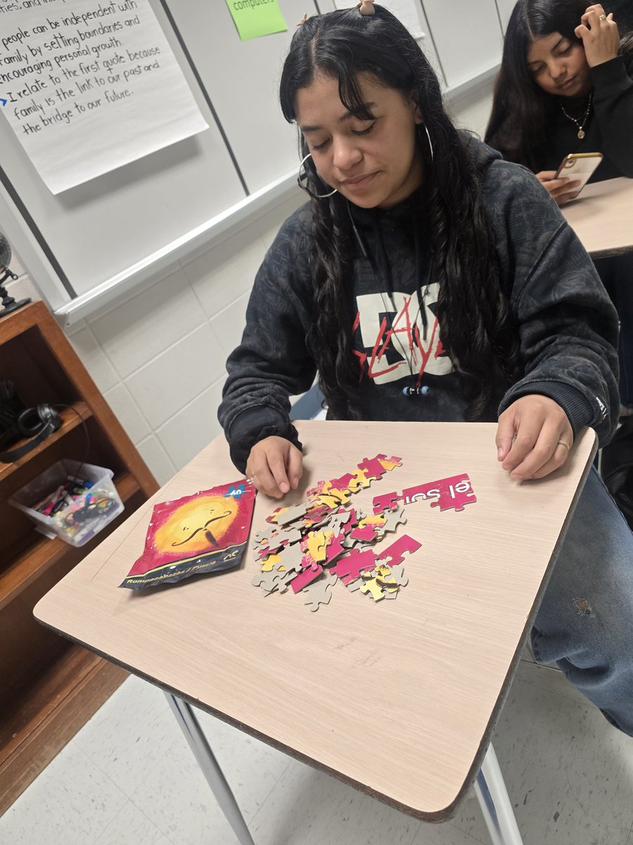 usmcgomez's tweet image. Fun Friday! Our students in @AlvinHSJackets ESL received Lotería puzzles from their teacher, Mr. @RayAndrus. I got "el luchador"
