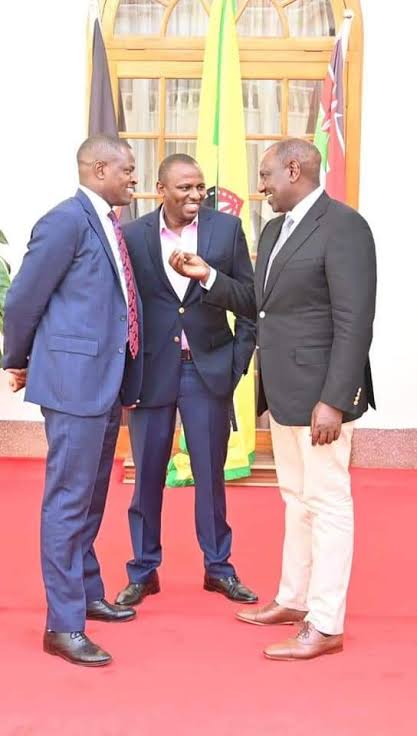 In this picture one will betray the other! it will end badly! i mean baddest you can think of. Obsession with power is a very bad thing! 
save this tweet..

ndindi nyoro moses kuria kimani ichungwa kithure kindiki maverick aoko #FreeAoko william ruto deputy president