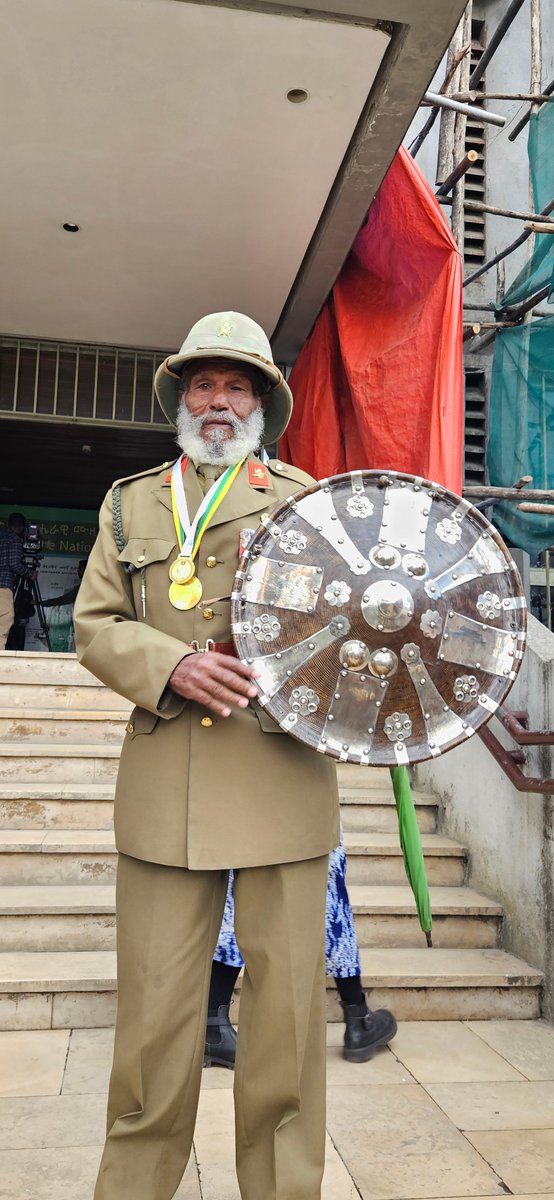 alulapan's tweet image. After 156 years #shield looted by the British #Magdala Expedition returns to #Ethiopia thanks to the Royal Ethiopian Trust; welcomed by patriots at the National Museum. @OpenRestitution @ArtRestitution @UKinEthiopia @EthioHeritage @Heritagewatch