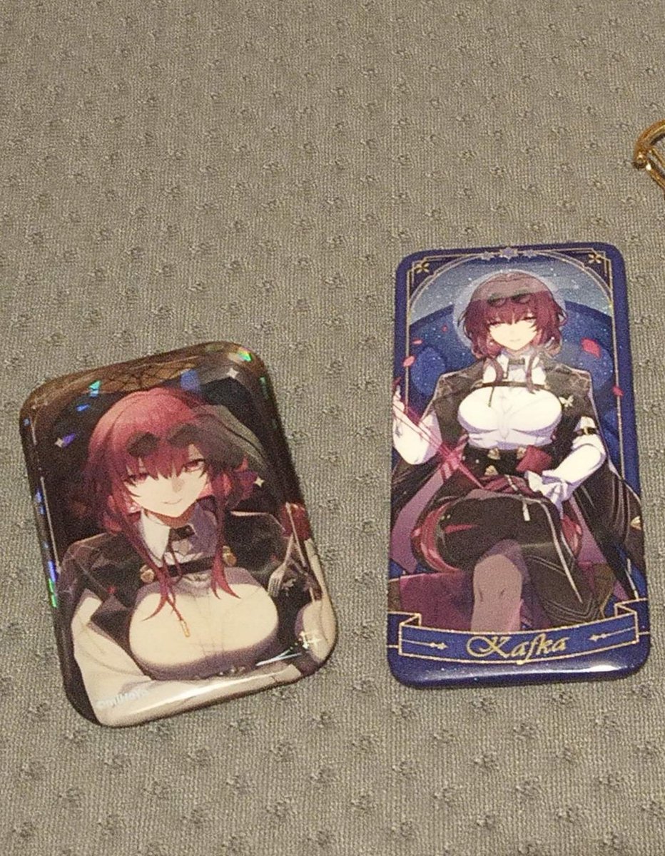 PsychoFeycchino's tweet photo. 🎉 GIVEAWAY 🎉

À gagner :
- un badge Kafka de Honkai Star Rail au choix
- une figurine Yor Forger de Spy x Family

💖 Follow @PsychoFeycchino
🔄 RT ce tweet
🎁 TAS le 15 novembre à 16h en stream

⚠️ Infos supplémentaires sur Twitch et Discord https://t.co/2jaJBdkFXP