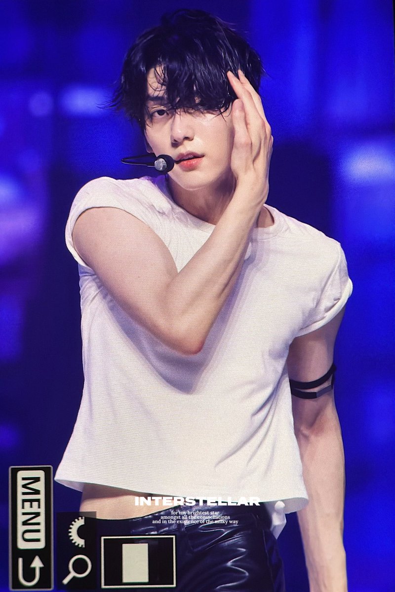 twelve05cm's tweet photo. soobin body proportions is actually so fucking insane.. every part of him is like carved prettily... his pretty broad shoulders. the pretty biceps. THE PRETTY ABS. his pretty chest. HIS PRETTY SLENDER WAIST. the pretty hips. and the pretty soobutt... his figure is giving the perfect inverted triangle 😭😭😭 i love how pretty his muscles look with those pretty veins.... dear god I'm gone