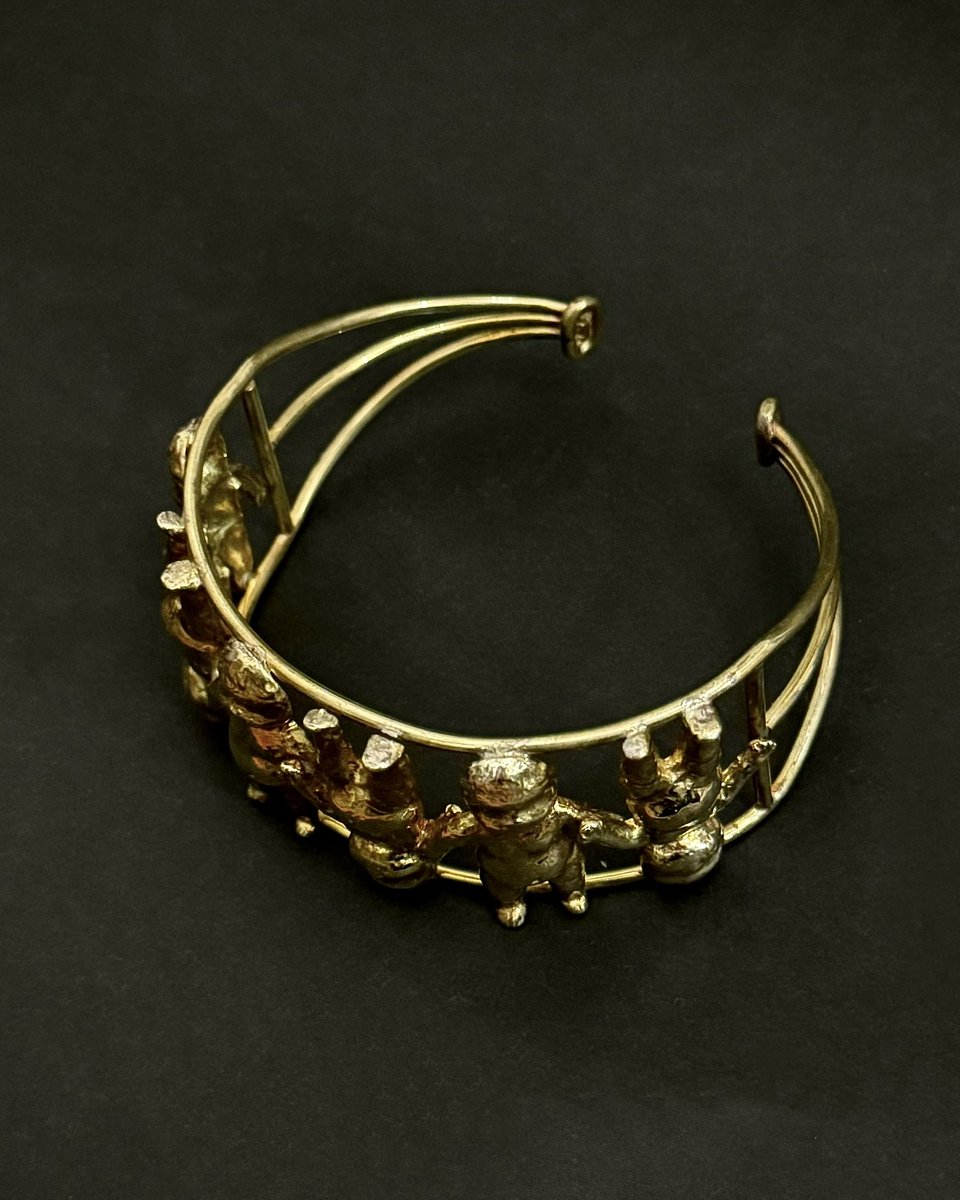 「月の裏側」
brass
bangle
2024
