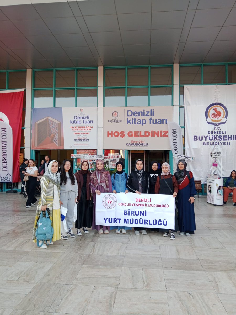 Denizli_KYGM's tweet photo. 📍Biruni Yurt Müdürlüğü
Öğrencilerimizle cuma namazı gençlik buluşması gerçekleştirdik.✅️
Ahmet Hulusi Efendi Camii İmam Hatibi öğrencilerimize caminin tarihçesini hakkında bilgi verdi ve  akabinde kitap fuarına gittik.✨️ https://t.co/ubXA9kfWUZ